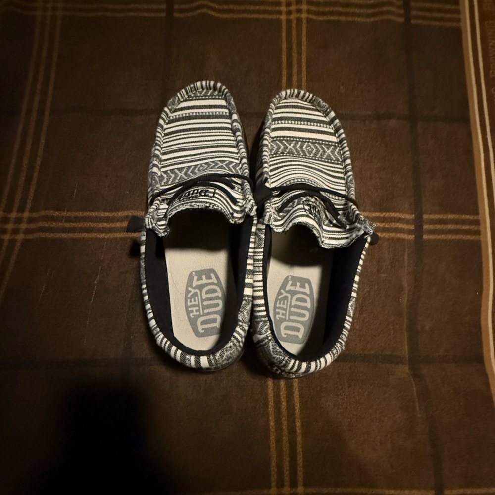 Hey dude Wally style shoes in like new condition size 12 in men